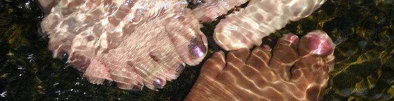 Whirlpools Erlebnis Füsse im Wasser